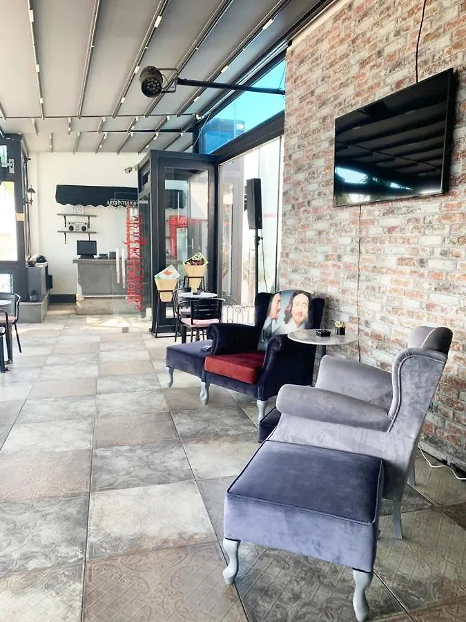 Art & Interiors 호텔 검벳