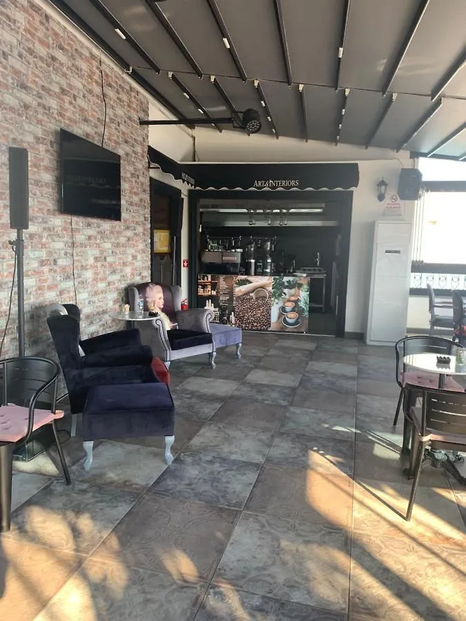 Art & Interiors 호텔 검벳 2*,